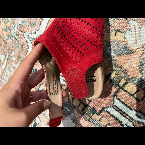 Earth Carson Hamden Suede Red Sandal Bootie - Picture 6 of 8
